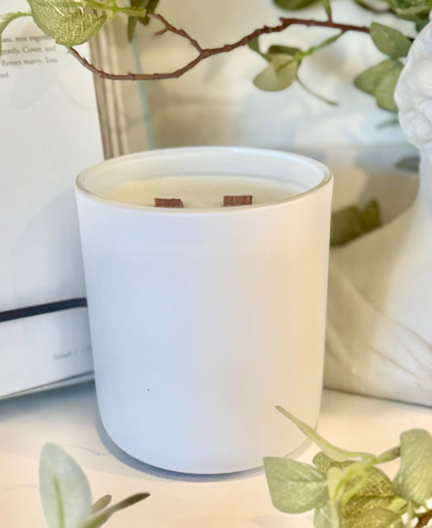 Moon Stone - Scented Soy Wax Candles with Green Leaves, Cinnamon & Sandalwood
