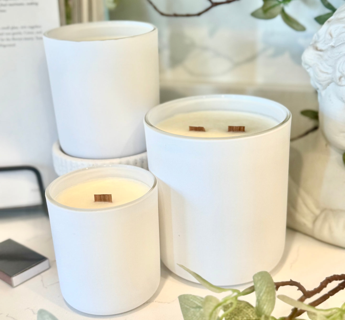 Moon Stone - Scented Soy Wax Candles with Green Leaves, Cinnamon & Sandalwood